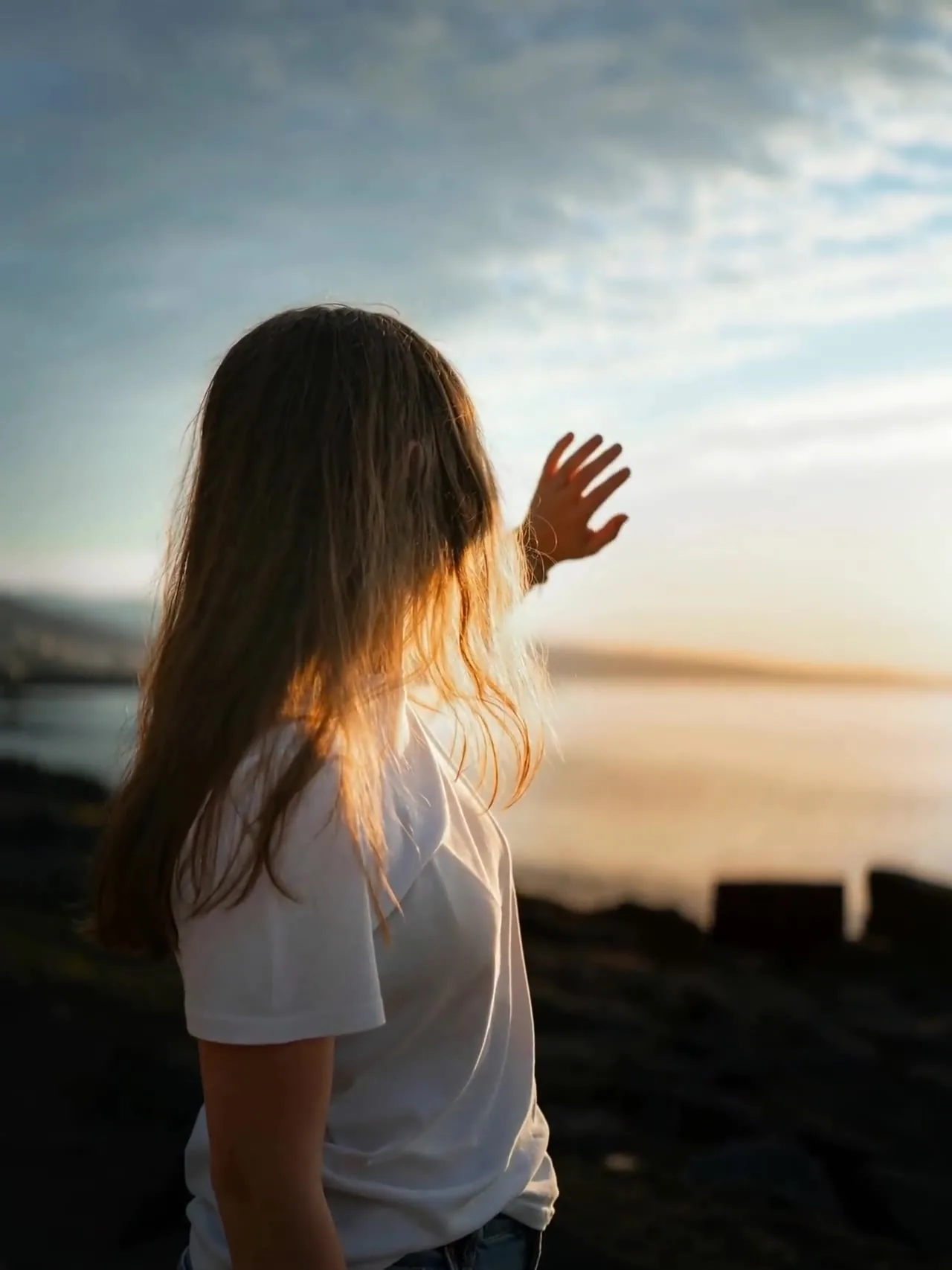 Radiant woman at golden hour — Teledris women's health